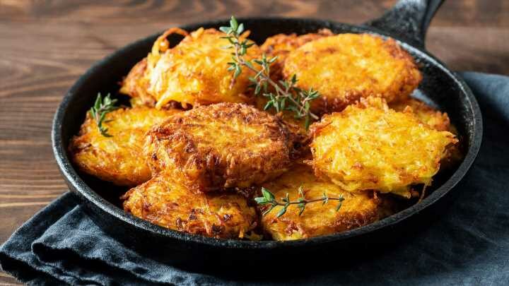 Das perfekte Herbstrezept: Diese knusprigen Kartoffelpuffer brauchen nur 4 Zutaten