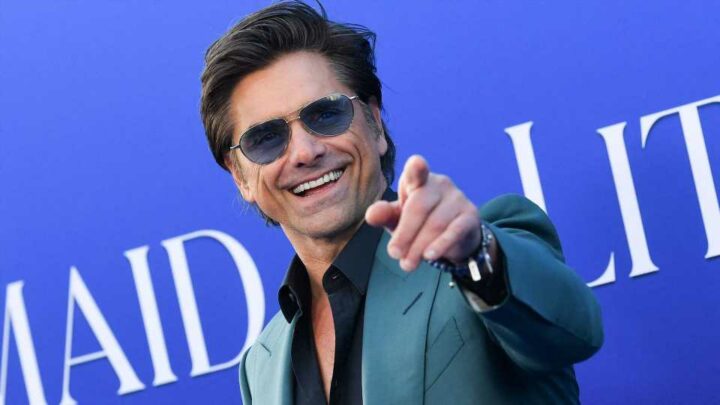 John Stamos schwingt an seinem 60. Geburtstag das Tanzbein!