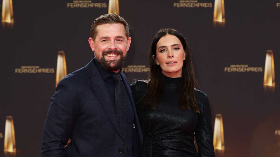 Klaas Heufer-Umlauf flasht mit Freundin Doris auf Red Carpet