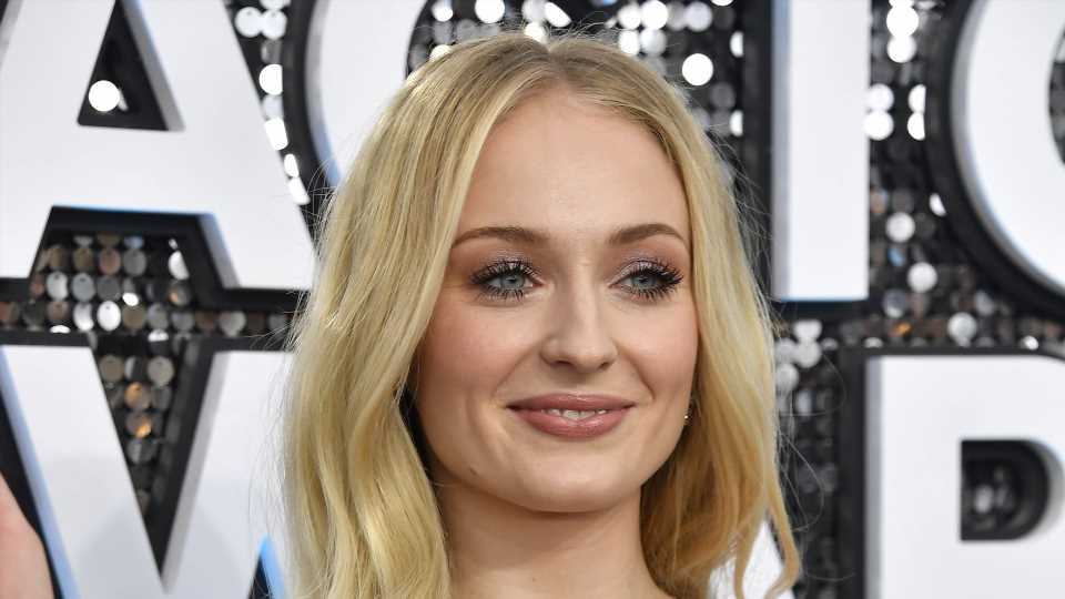 Nach Mädelsabend: Sophie Turner ist mit ihren Kids unterwegs