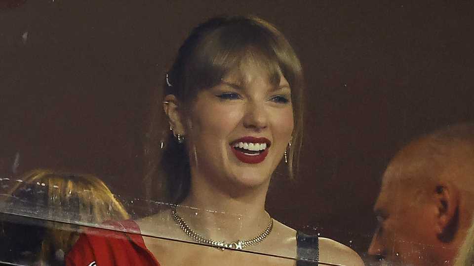 Fans finden Taylor Swifts Verhalten bei Football-Game cringe