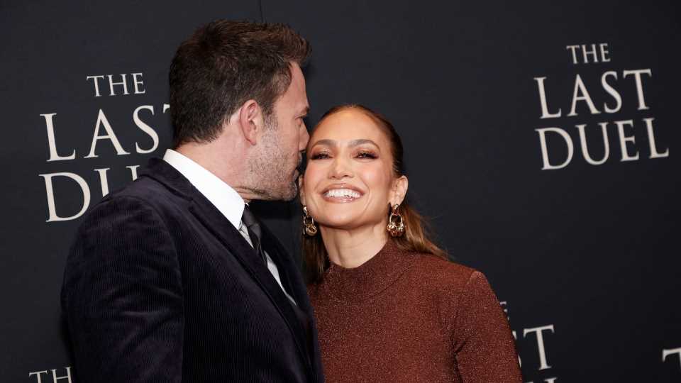 Jennifer Lopez und ihr Ben Affleck kuscheln im Kürbisfeld