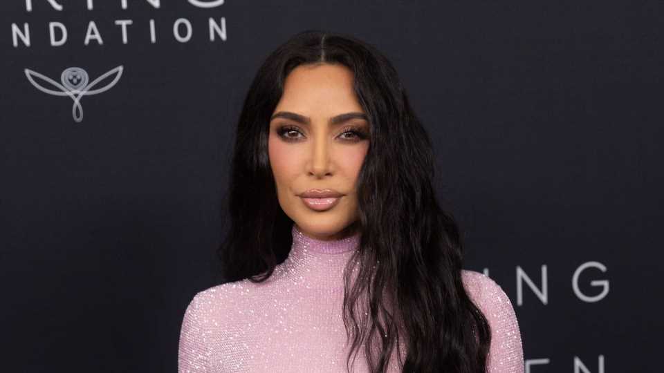 Kim Kardashian kooperiert mit Skandal-Marke Balenciaga!