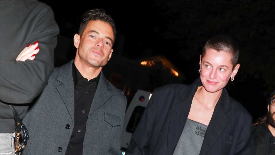 Rami Malek und Emma Corrin verlassen Hand in Hand eine Party