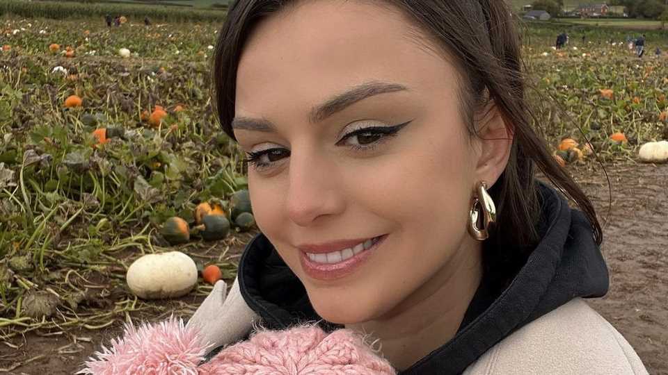 Sechs Wochen nach Geburt: Cher Lloyd genießt Trip mit Baby