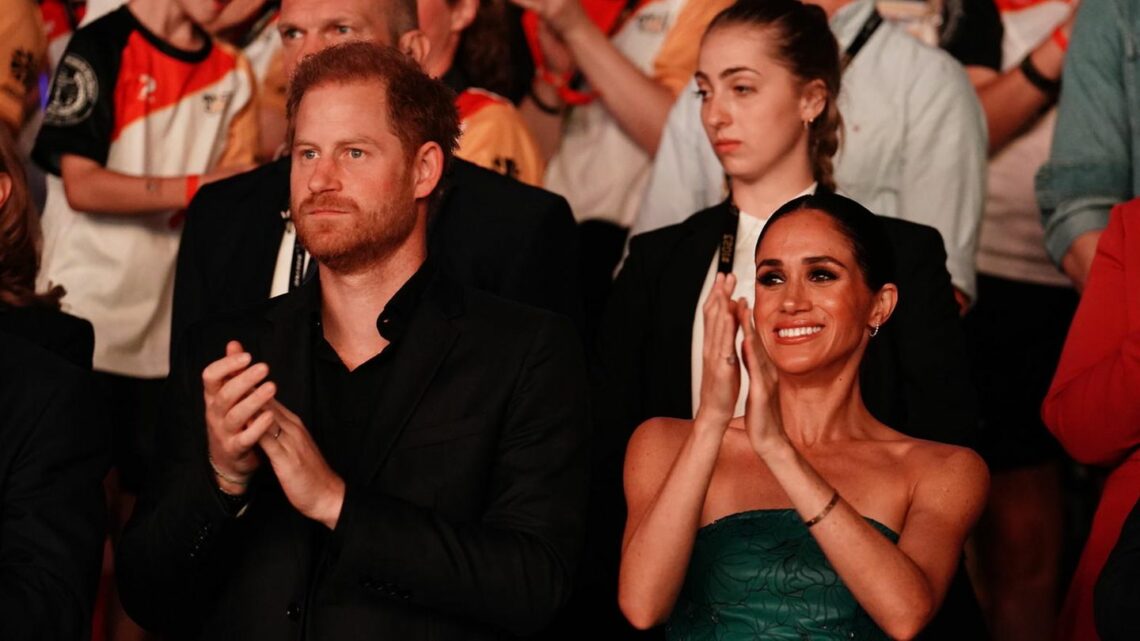 Prinz Harry: Körpersprache zeigt deutlich, das er das Konzert von Katy Perry nicht genießen konnte