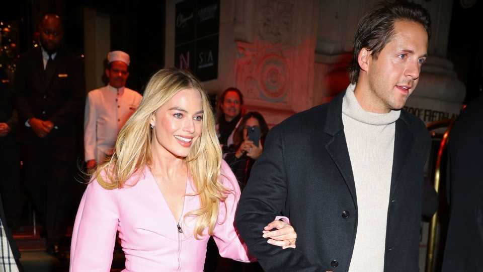 Wie Barbie und Ken! Margot Robbie besucht mit Ehemann Event