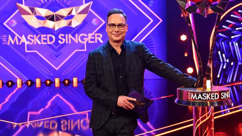 "The Masked Singer": Die nächste Maske wurde enthüllt! Steckt er im Lulatsch-Kostüm? | InTouch